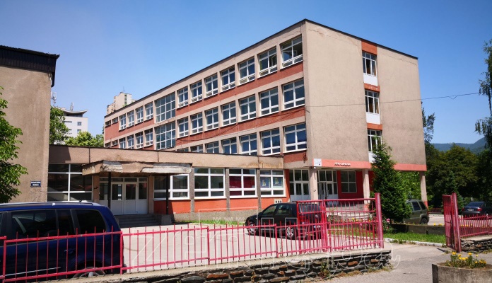 Prva-gimnazija-Zenica.jpg